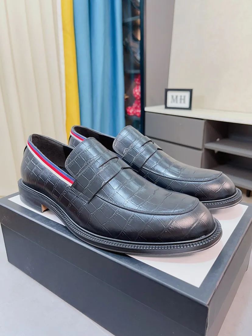 Men's shoes💰520🌸🌸【GUCCi】Original calfskin, water-dyed cowhide lining, original outsole, men's and women's fashion, formal casual leather shoes, slip-on men's and women's shoes series, young fashion, European and American trends, British style, random matching, comfortable feet, standard code: men's size 38-44 (45 can be customized)\nGrade: same style as the official website, original quality